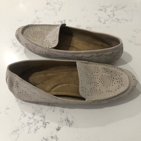 I❤️COMFORT flats color: Cream Size:9 comfortable - Picture 3 of 15